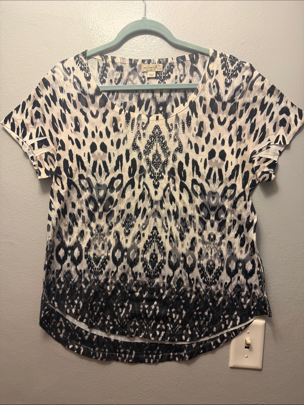 ONE WORLD Black & White Animal Print Short Sleeve Top